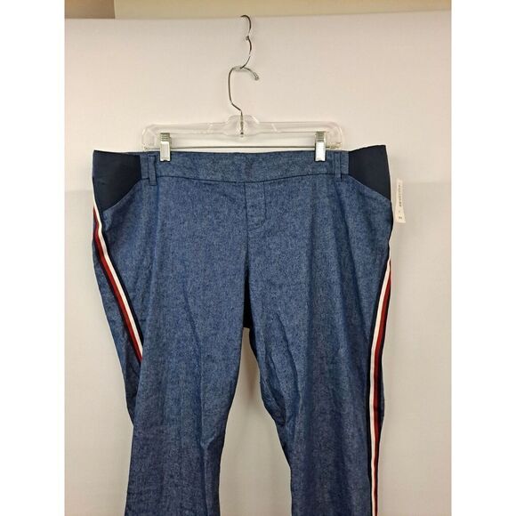 Old Navy Ladies Maternity Pixie Pants NWT.   Medium Blue Denim, Size 16. - Picture 2 of 12